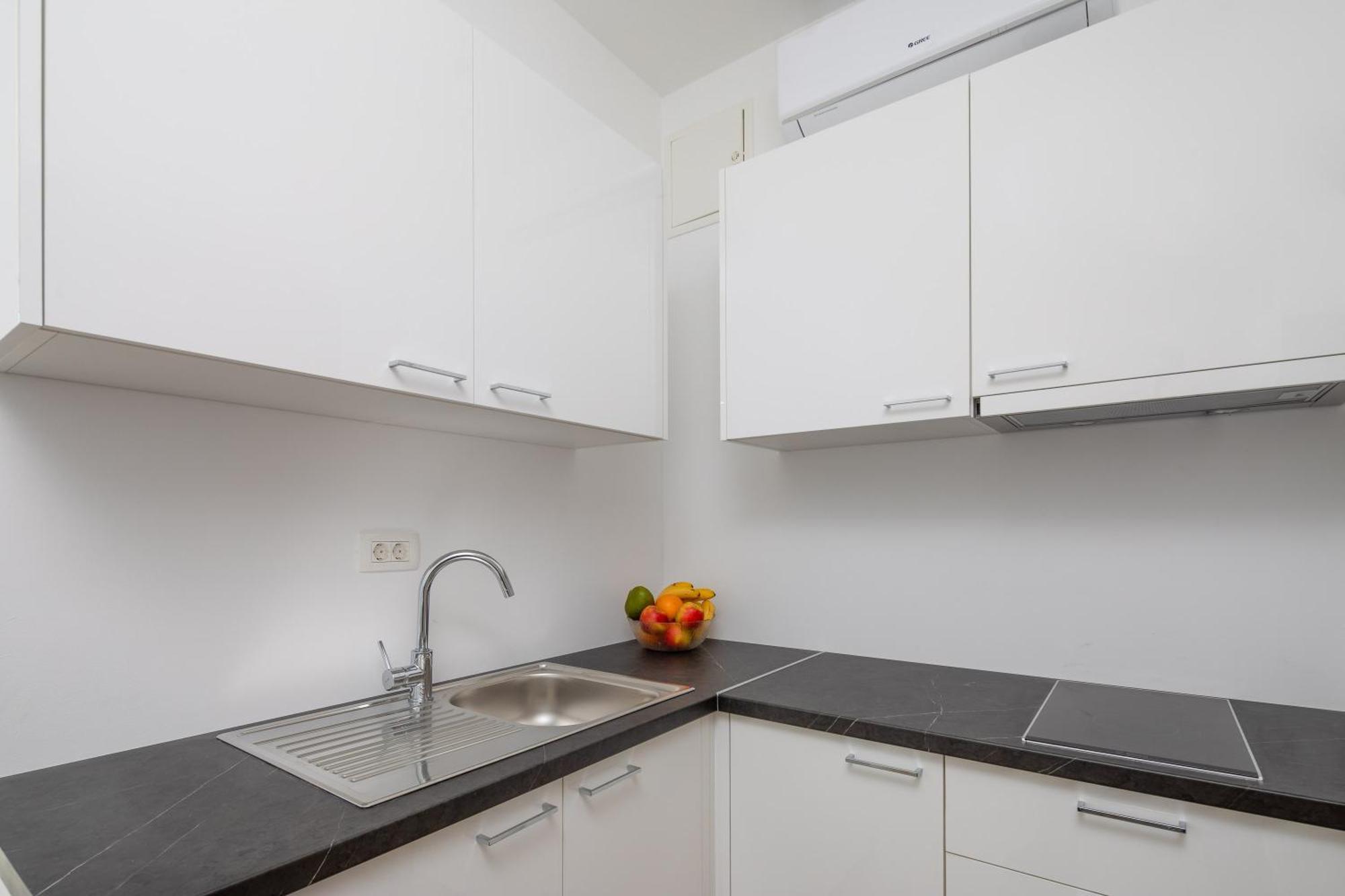 Blue Wonder Apartments Dugi Rat Dış mekan fotoğraf
