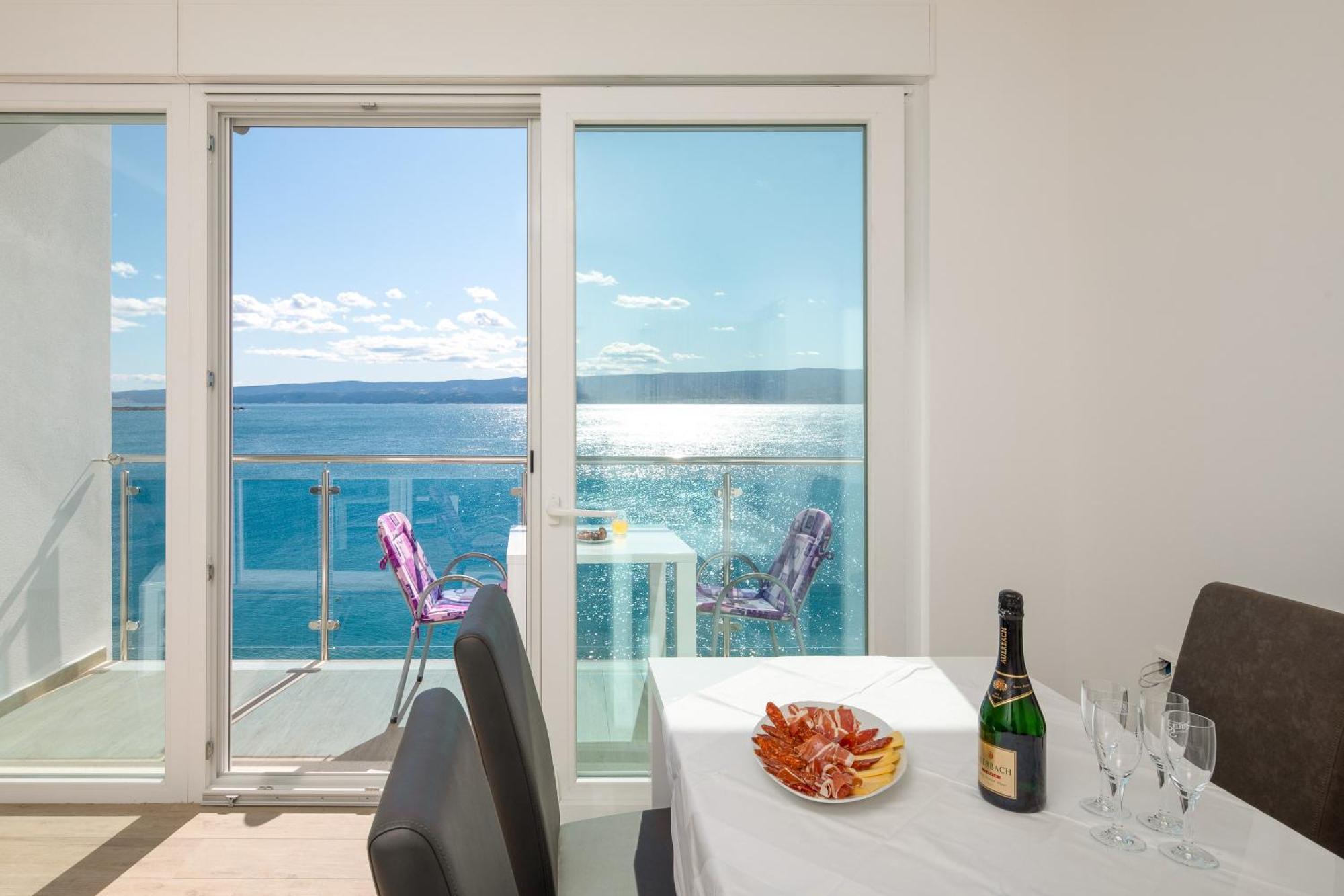 Blue Wonder Apartments Dugi Rat Dış mekan fotoğraf